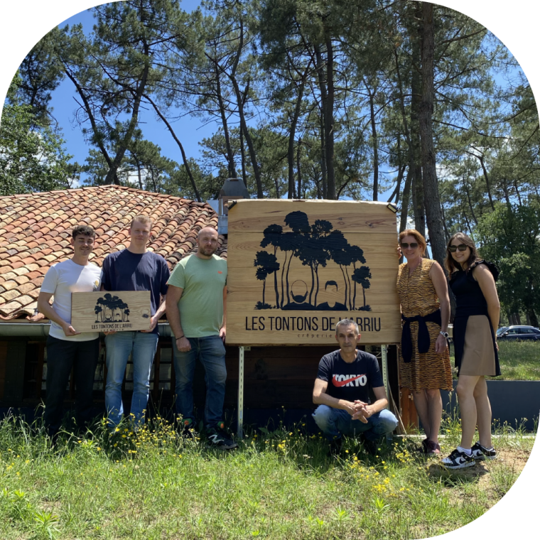 Réalisation d'une pancarte de signalétique en bois, Saugnac-et-Muret, De l'air, Art & Design